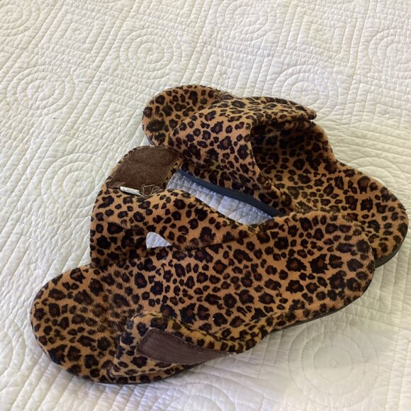 Vionic Relax Slippers Brown Leopard Plush Size 11 - Picture 8 of 10